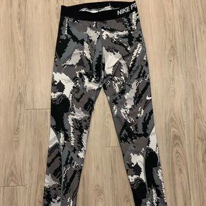 Nike Pro digital camo leggings